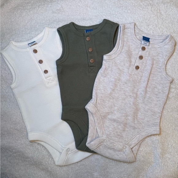Old Navy - Three - Waffle Button Tank Tops for Babies - Size 0-3 months - Picture 2 of 6